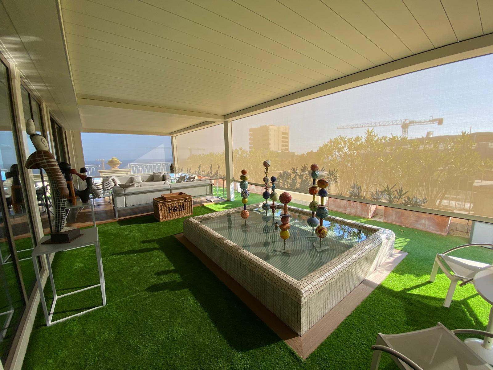 Pergola bioclimatica Brera con tende filtranti Raso