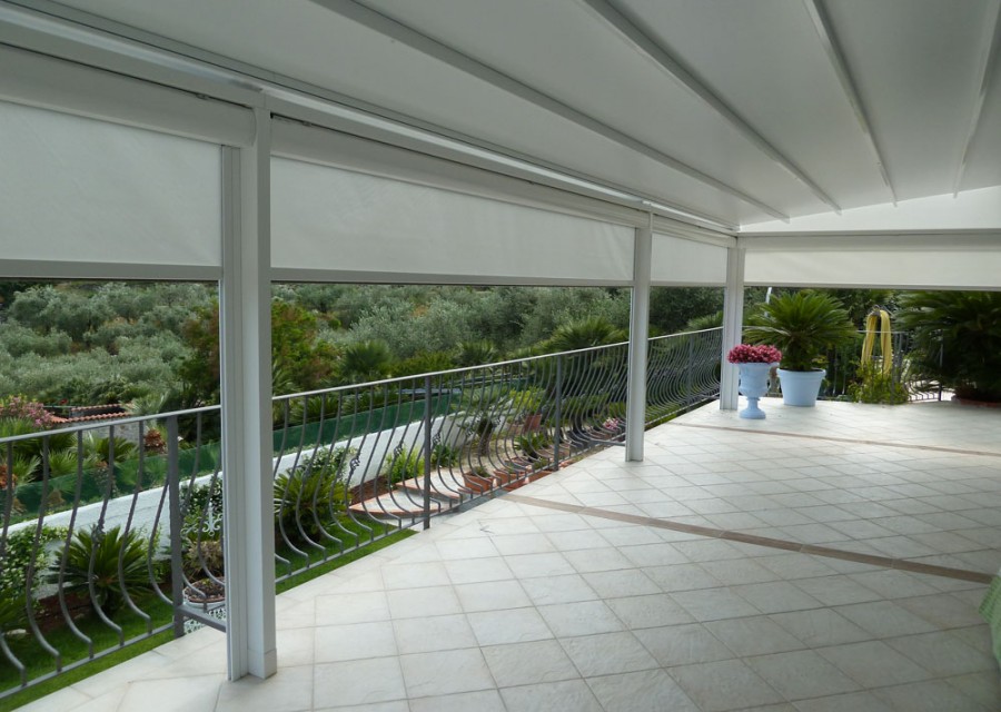 <div style="text-align: left;"><b>Pergola Level</b></div>Pergola Level con chiusure perimetrali Windy