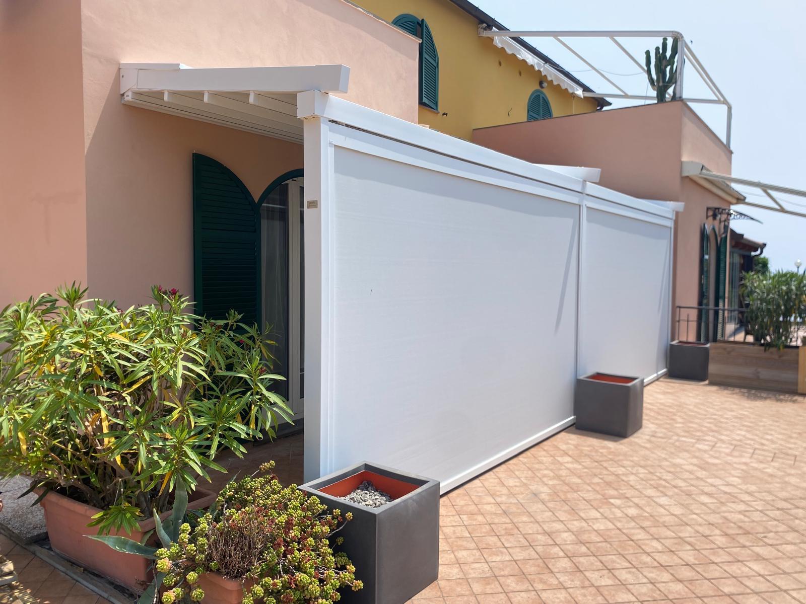 Pergola Level con chiusure frontali Pergola Level con chiusure frontali