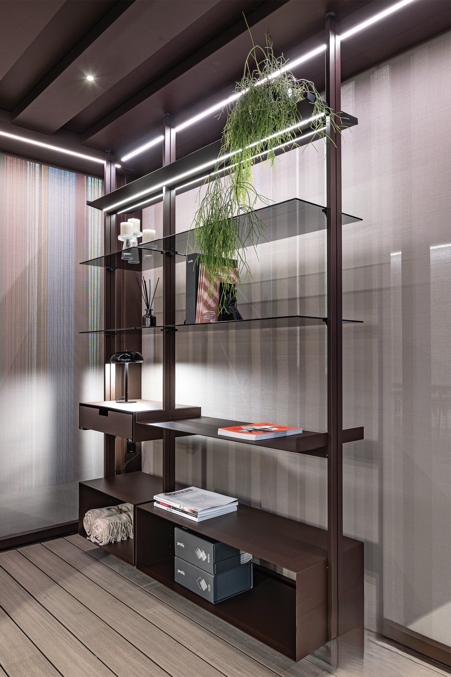 Mode-Lines. Complemento abbinabile a tutte le pergole bioclimatiche. Mode-Lines. Complemento abbinabile a tutte le pergole bioclimatiche.