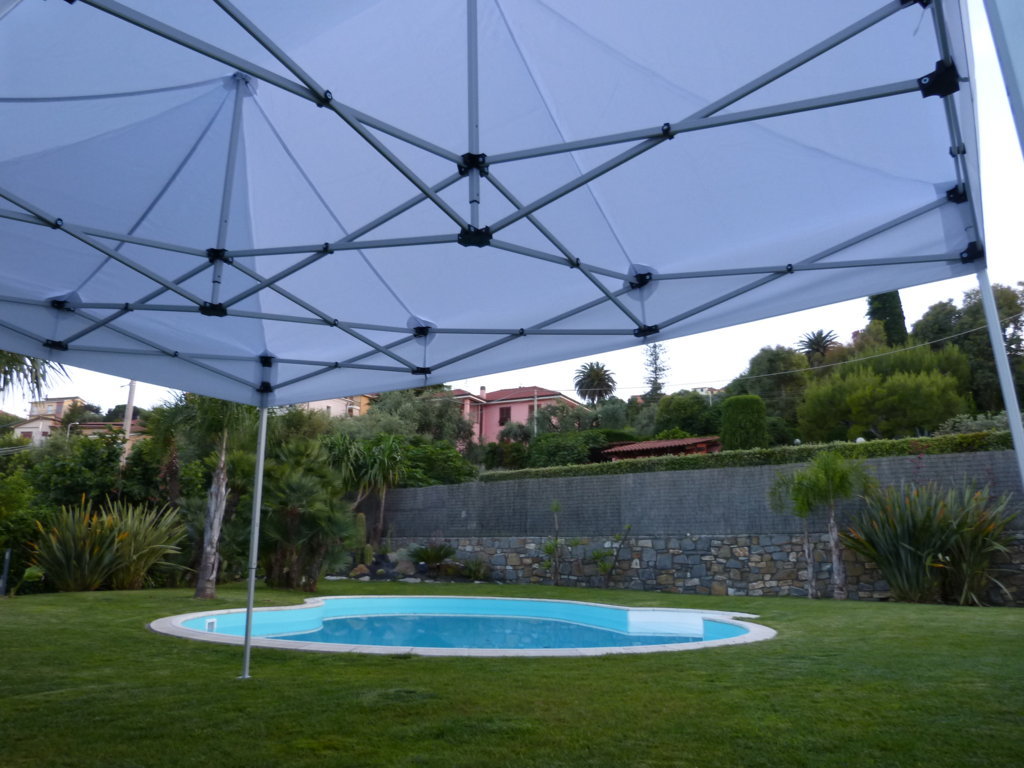 <b style="text-align: center;">Gazebo per noleggio</b>