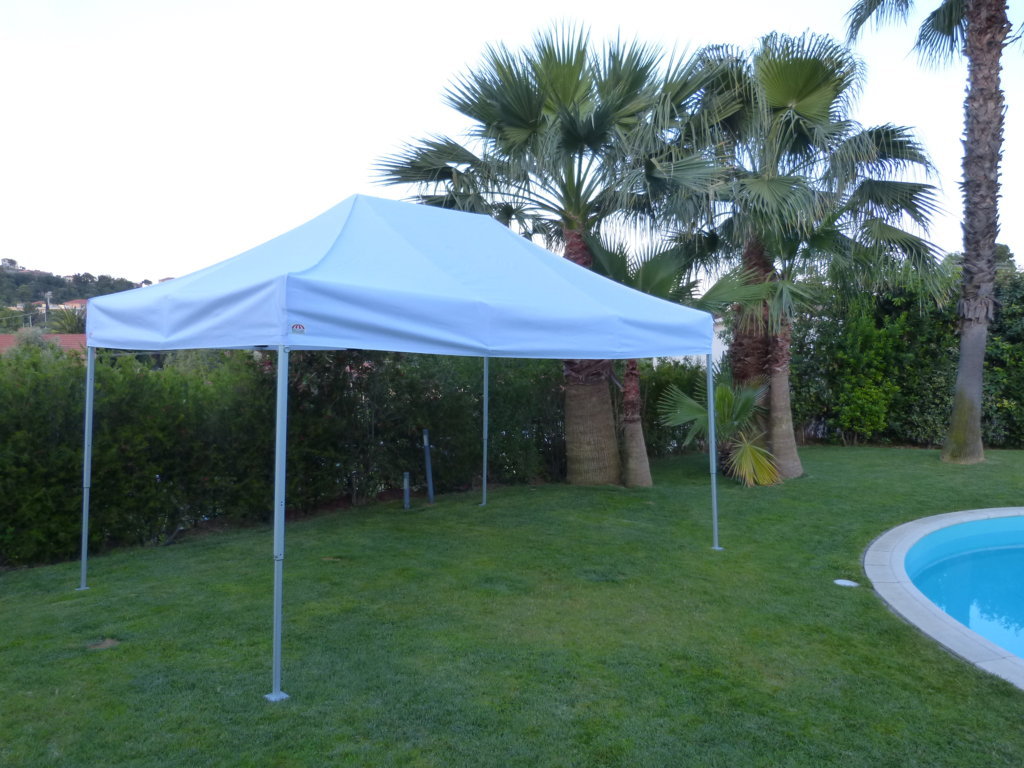 <b style="text-align: center;">Gazebo ad apertura rapida, adatto per il noleggio.</b>